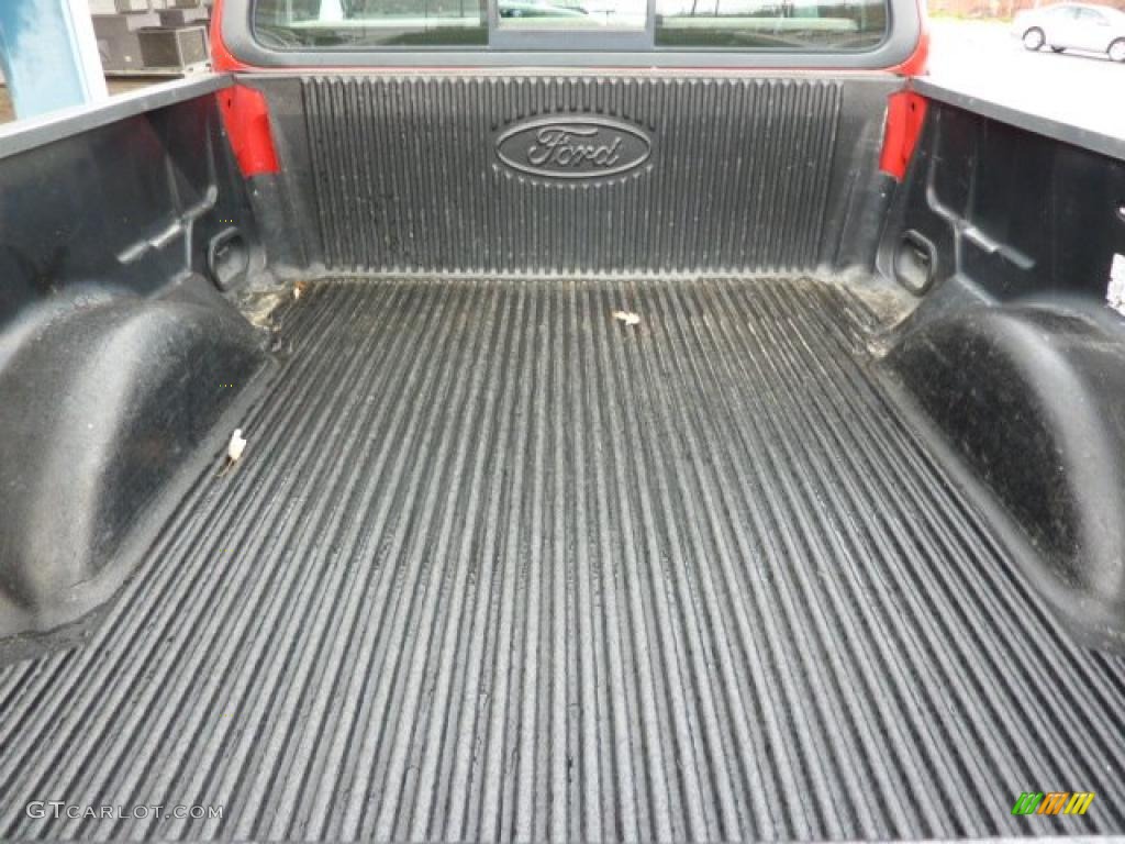 2001 F150 XLT SuperCab 4x4 - Bright Red / Medium Graphite photo #18