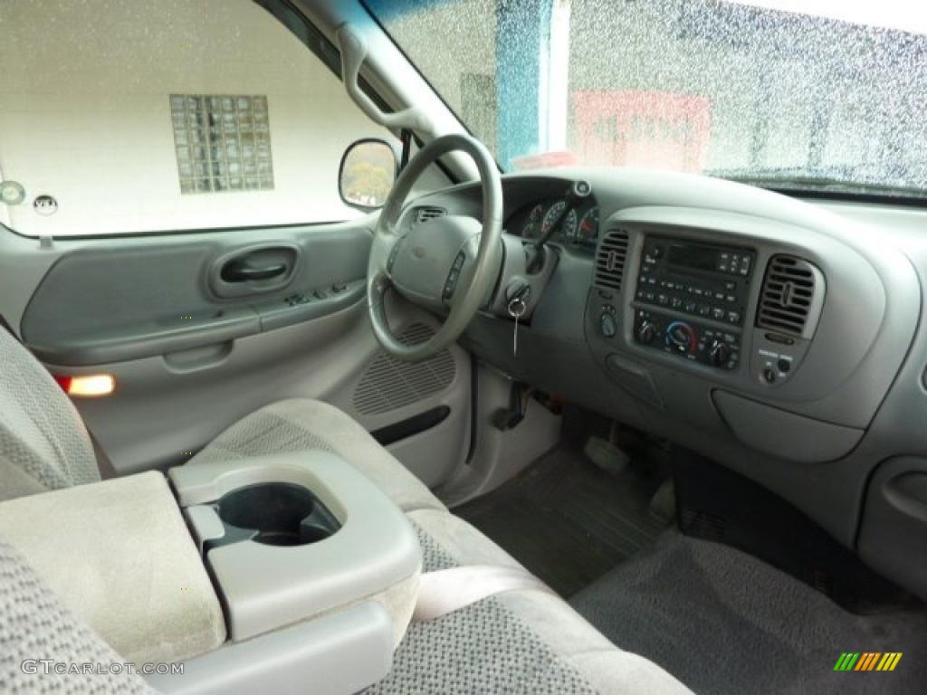 2001 F150 XLT SuperCab 4x4 - Bright Red / Medium Graphite photo #20