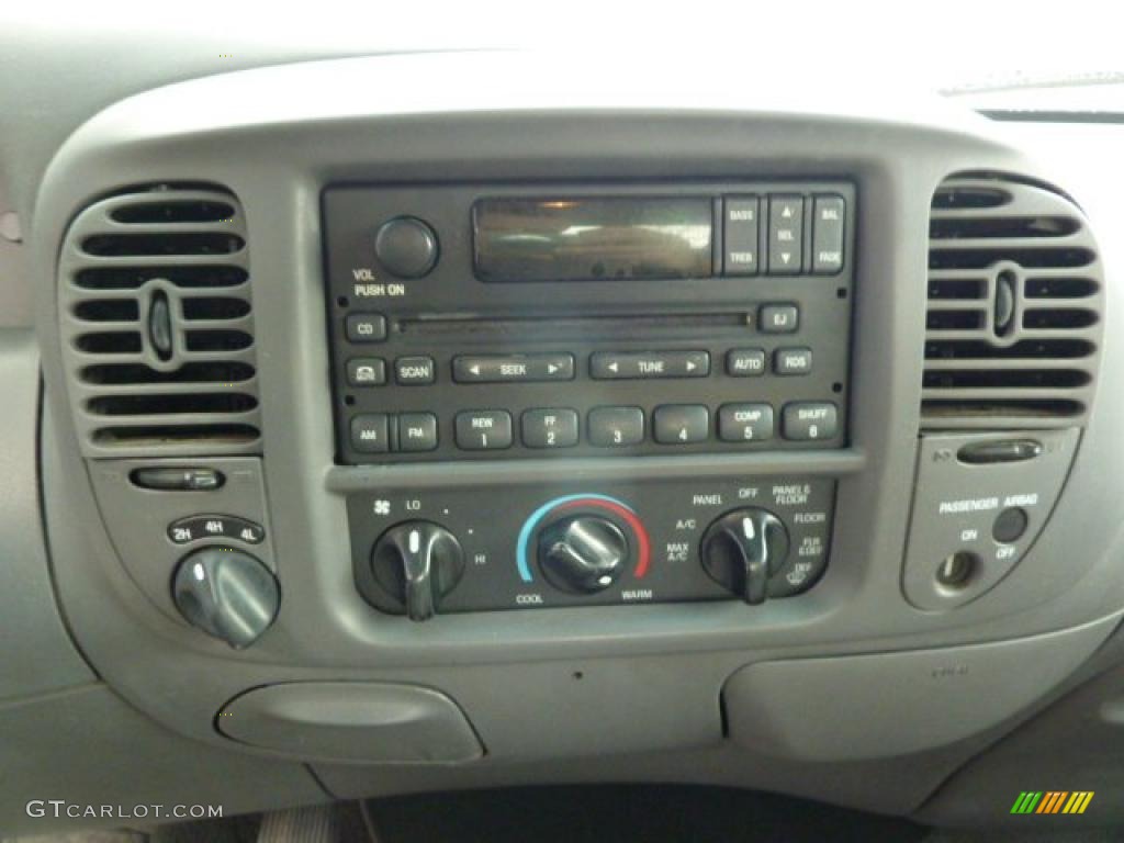 2001 F150 XLT SuperCab 4x4 - Bright Red / Medium Graphite photo #23