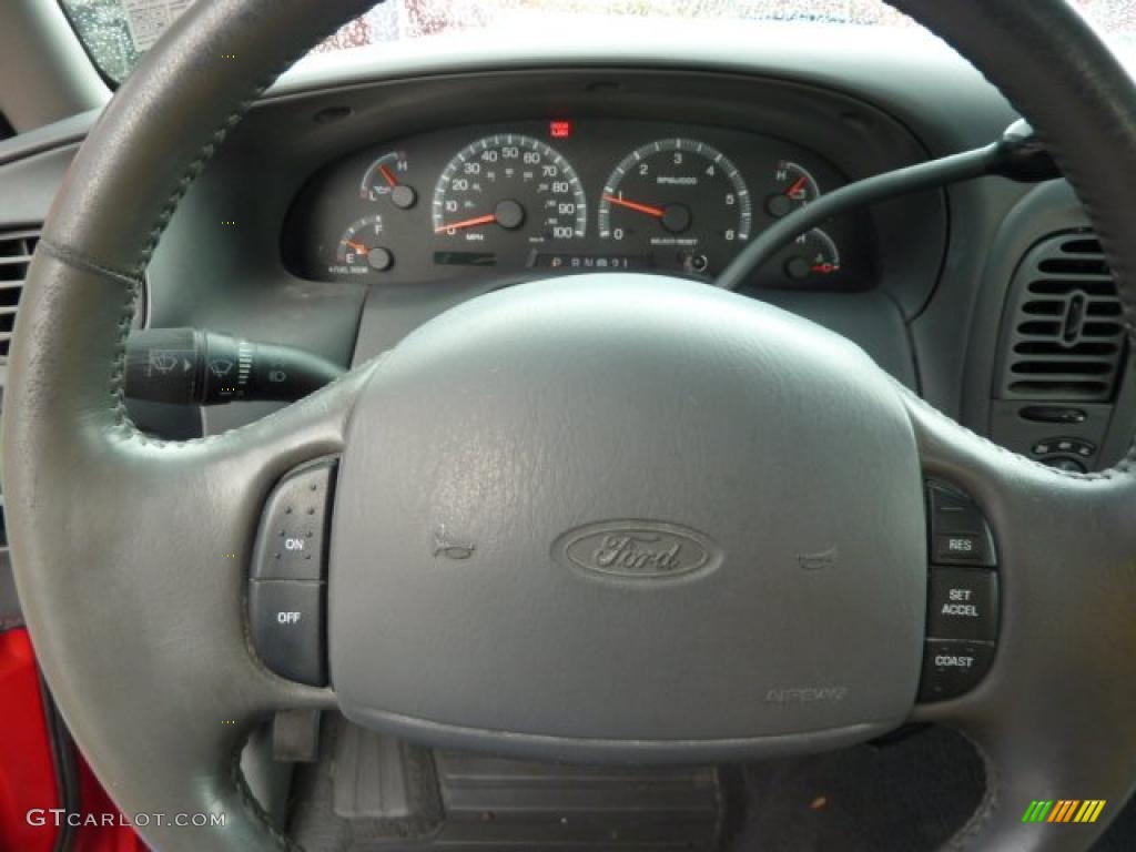 2001 F150 XLT SuperCab 4x4 - Bright Red / Medium Graphite photo #24