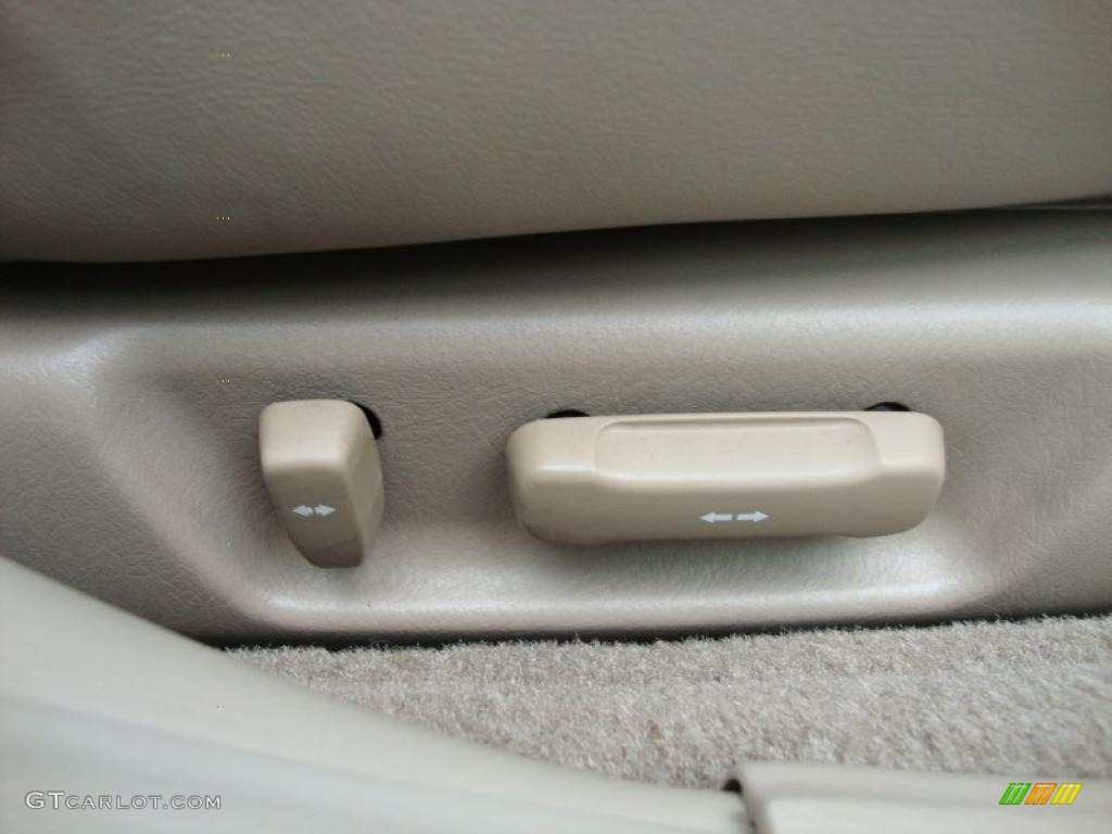 2000 Acura RL 3.5 Sedan Controls Photo #39338200