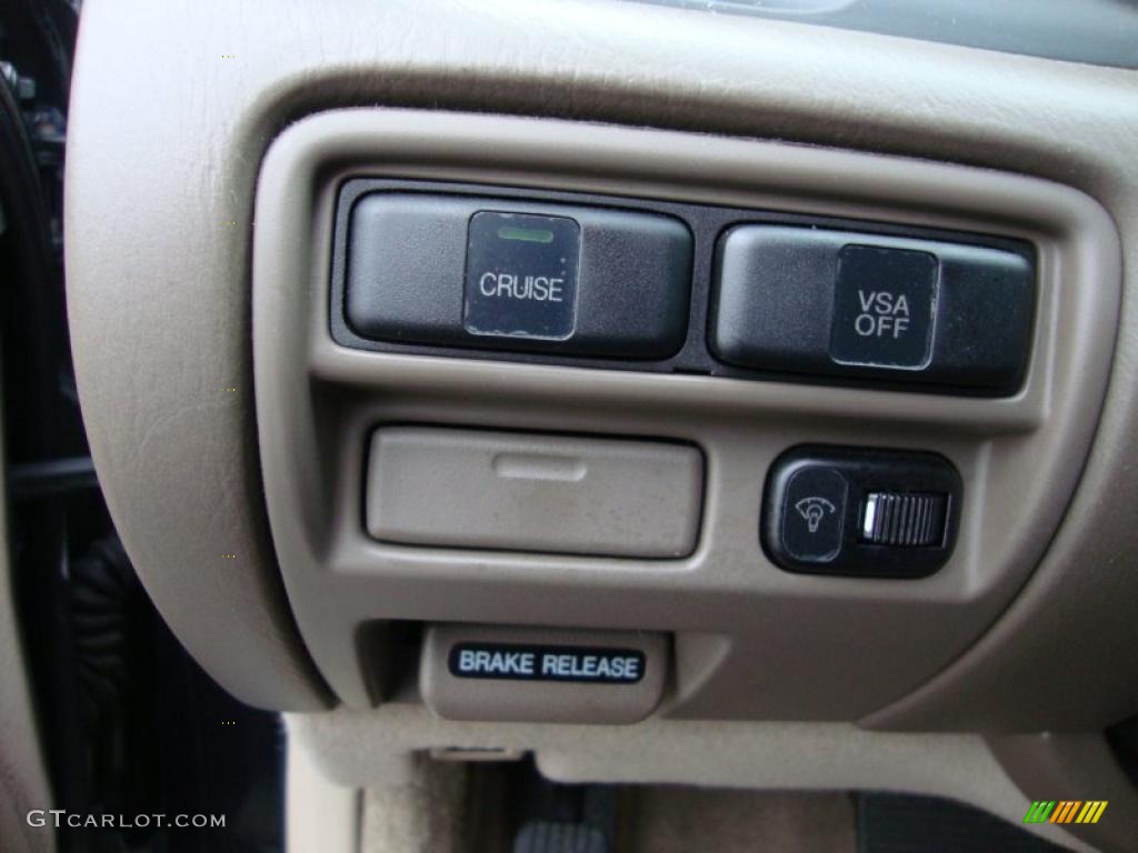 2000 Acura RL 3.5 Sedan Controls Photo #39338716