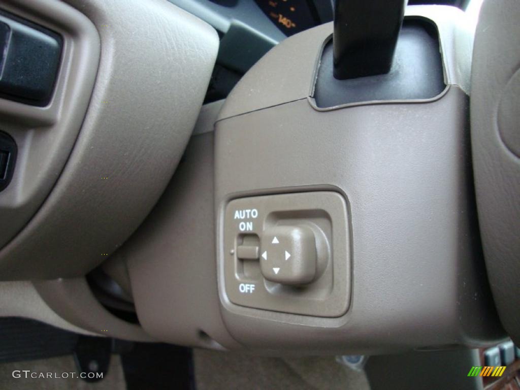 2000 Acura RL 3.5 Sedan Controls Photo #39338732