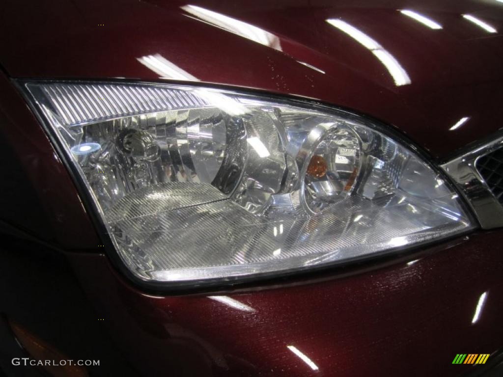 2007 Focus ZX4 SES Sedan - Dark Toreador Red Metallic / Charcoal/Light Flint photo #6