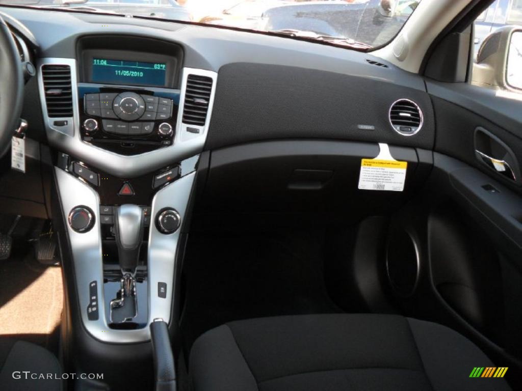 2011 Chevrolet Cruze LT Jet Black Dashboard Photo #39341576