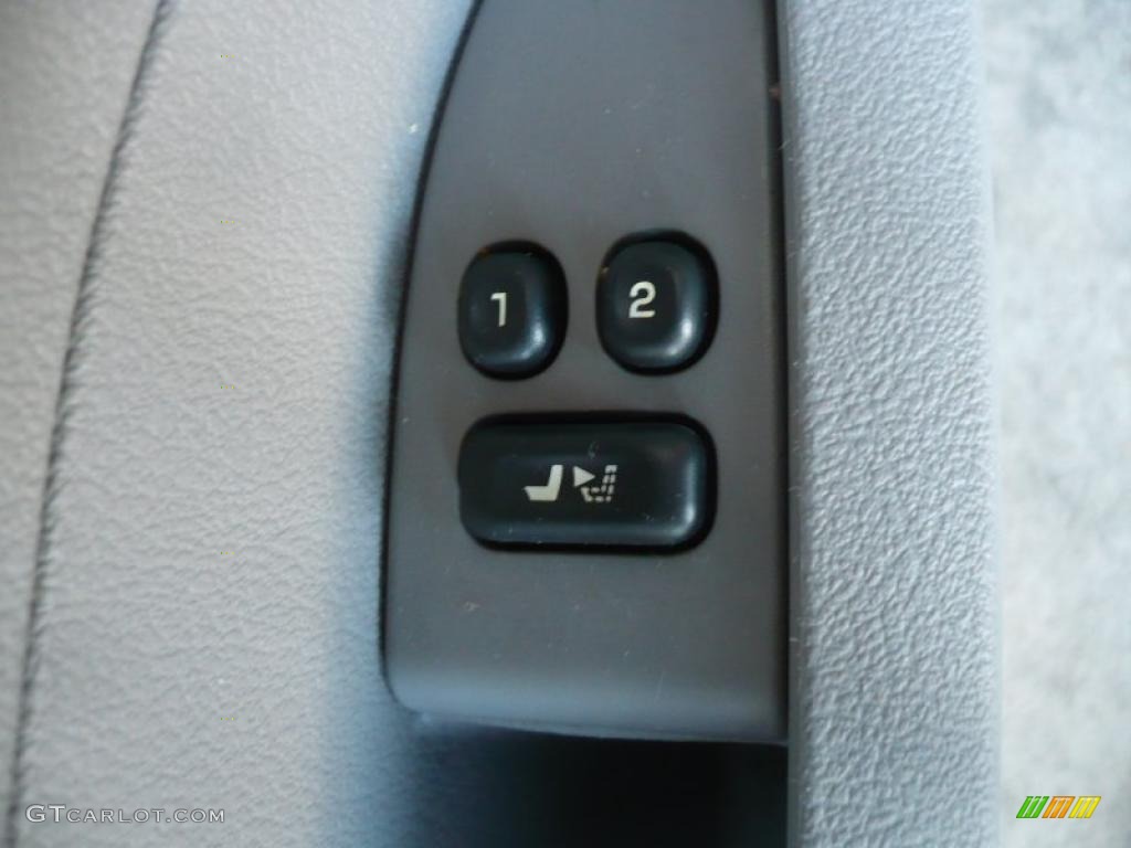 2005 Buick Terraza CXL Controls Photo #39342820