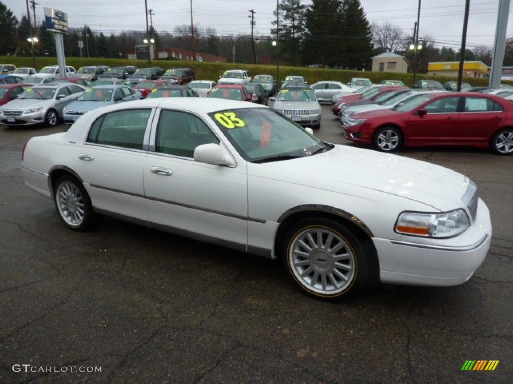 Ceramic White Tri Coat 2003 Lincoln Town Car Signature Exterior Photo #39343252