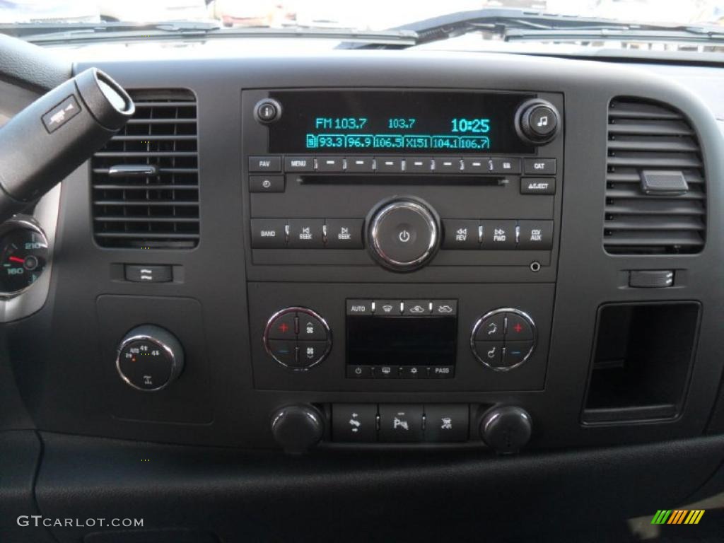 2011 Chevrolet Silverado 1500 LT Crew Cab 4x4 Controls Photo #39343260
