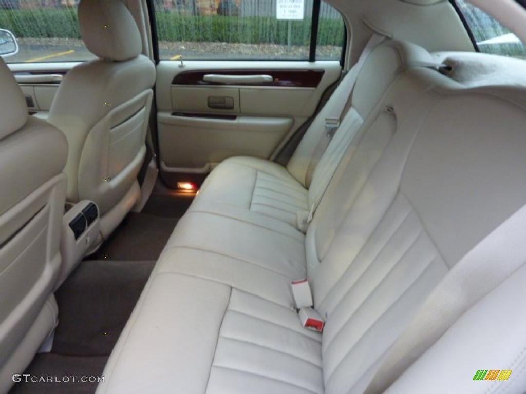 Medium Dark Parchment/Light Parchment Interior 2003 Lincoln Town Car Signature Photo #39343360