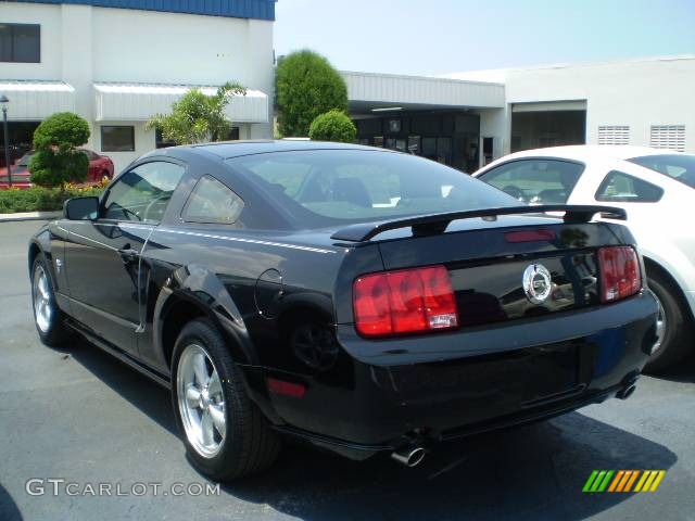 2009 Mustang GT Premium Coupe - Black / Dark Charcoal photo #2