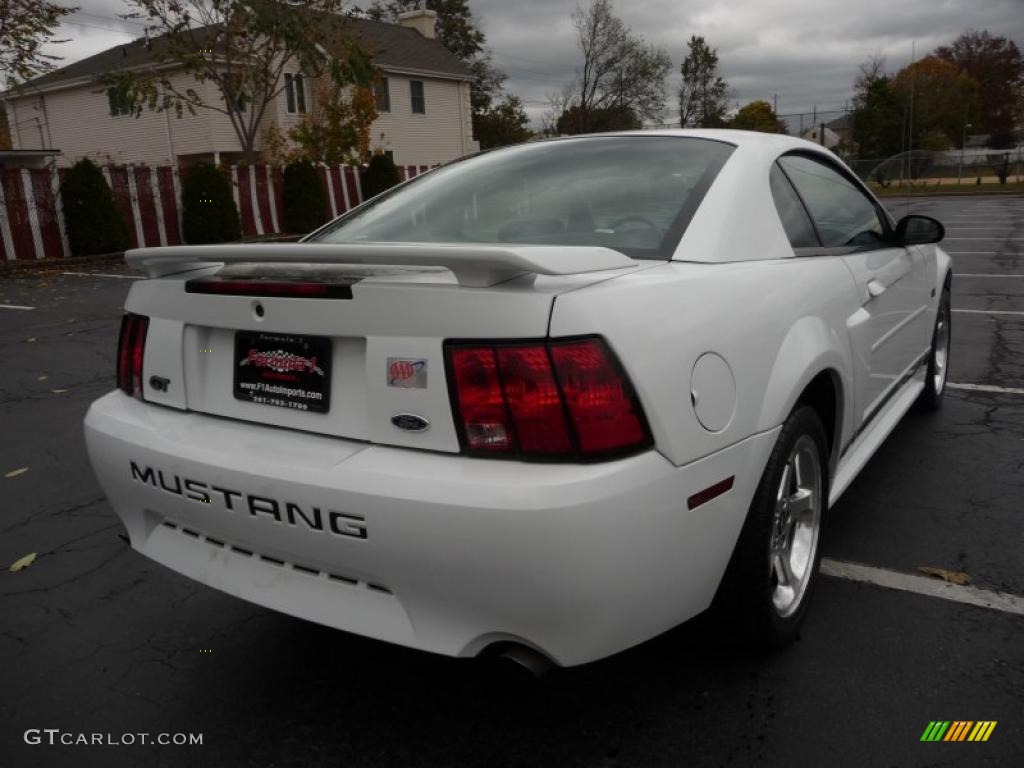 2003 Mustang GT Coupe - Oxford White / Dark Charcoal photo #3