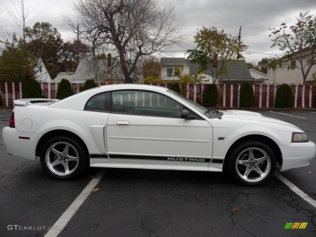 2003 Mustang GT Coupe - Oxford White / Dark Charcoal photo #9
