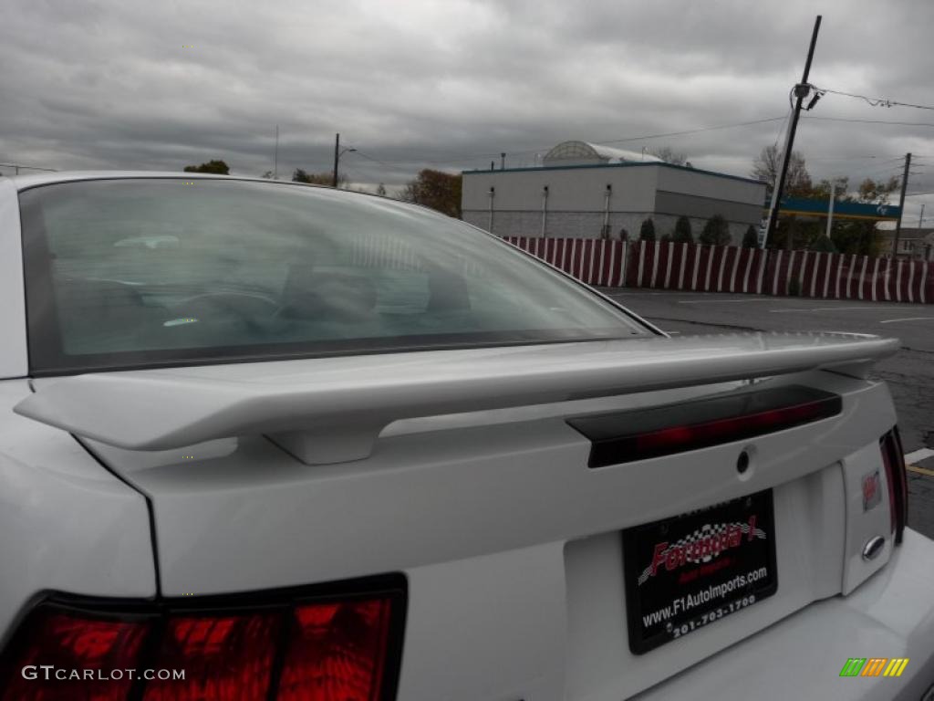 2003 Mustang GT Coupe - Oxford White / Dark Charcoal photo #14