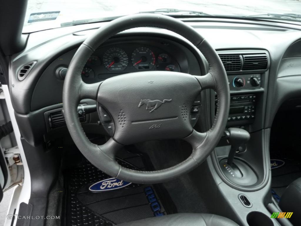 2003 Mustang GT Coupe - Oxford White / Dark Charcoal photo #16