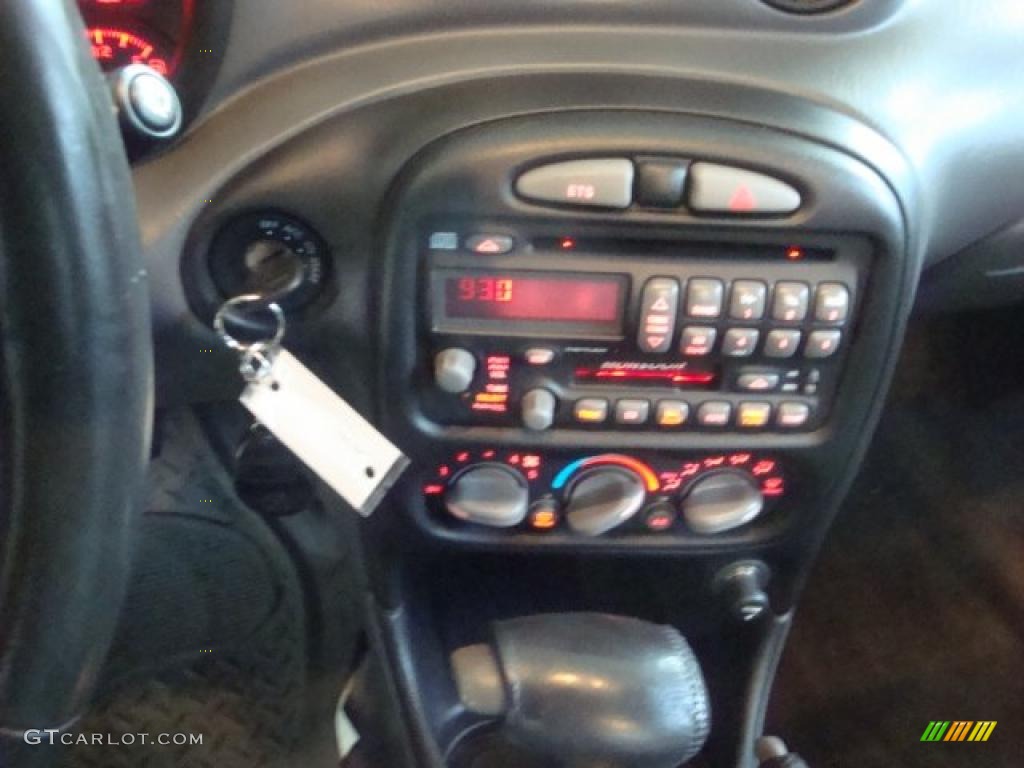 2003 Pontiac Grand Am GT Coupe Controls Photo #39359420