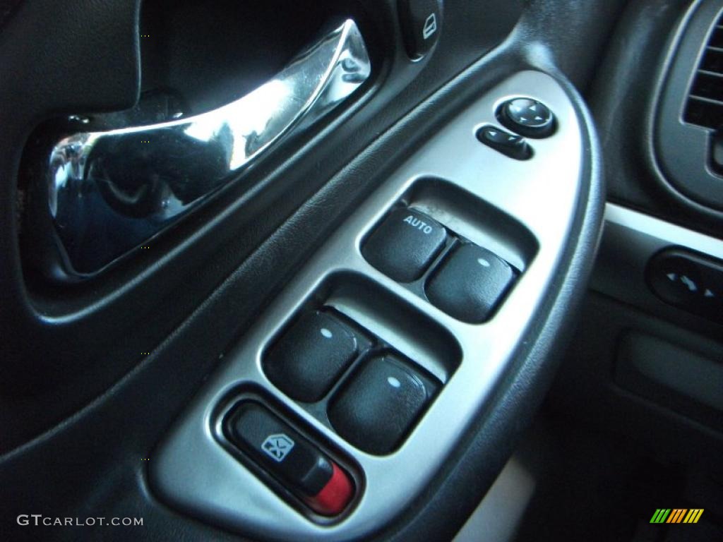 2006 Chevrolet Malibu Maxx LTZ Wagon Controls Photo #39359852