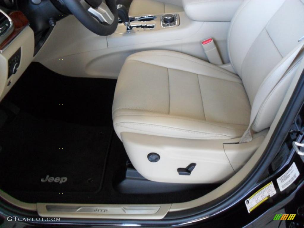Black/Light Frost Beige Interior 2011 Jeep Grand Cherokee Limited 4x4 Photo #39360240
