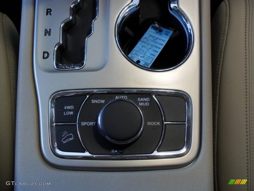 2011 Jeep Grand Cherokee Limited 4x4 Controls Photo #39360288