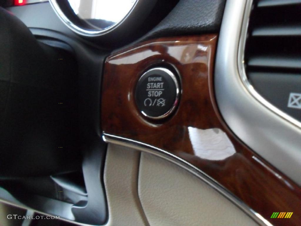 2011 Jeep Grand Cherokee Limited 4x4 Controls Photo #39360316