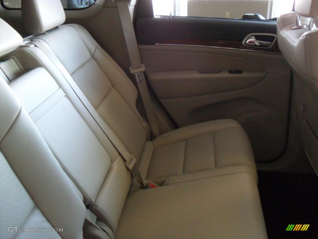 Black/Light Frost Beige Interior 2011 Jeep Grand Cherokee Limited 4x4 Photo #39360492