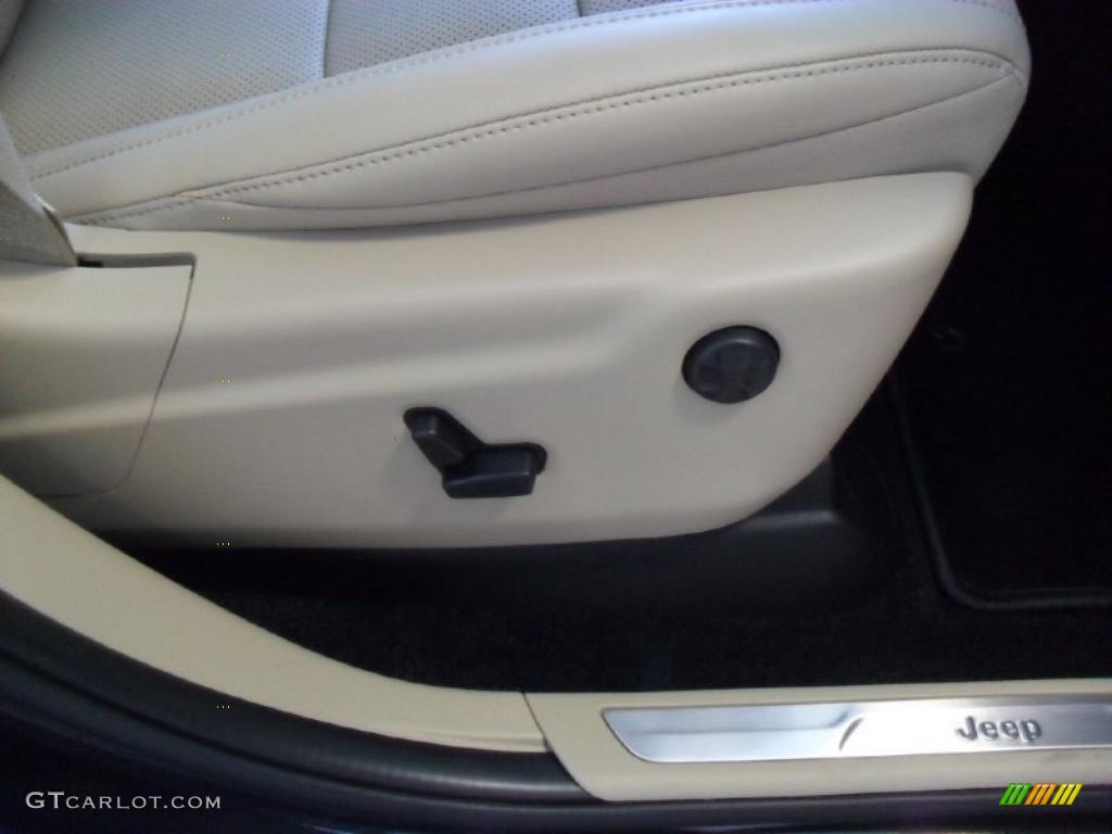 Black/Light Frost Beige Interior 2011 Jeep Grand Cherokee Limited 4x4 Photo #39360520