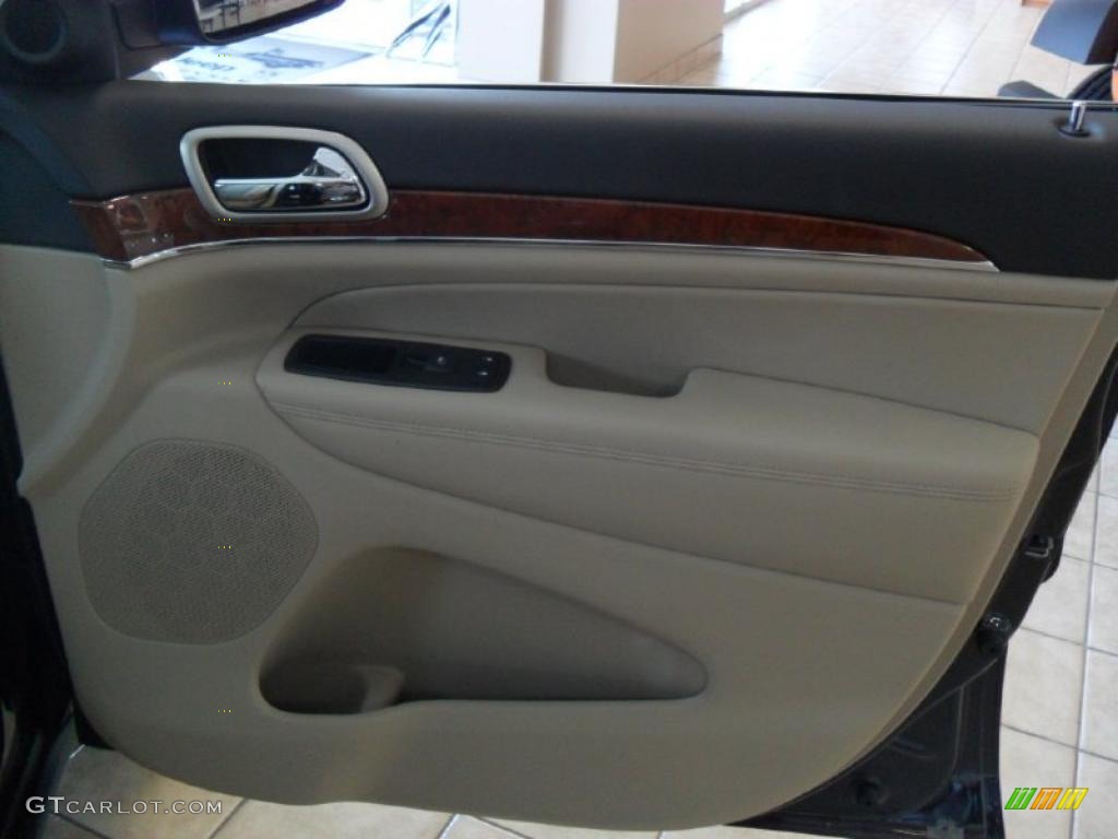 2011 Jeep Grand Cherokee Limited 4x4 Black/Light Frost Beige Door Panel Photo #39360536