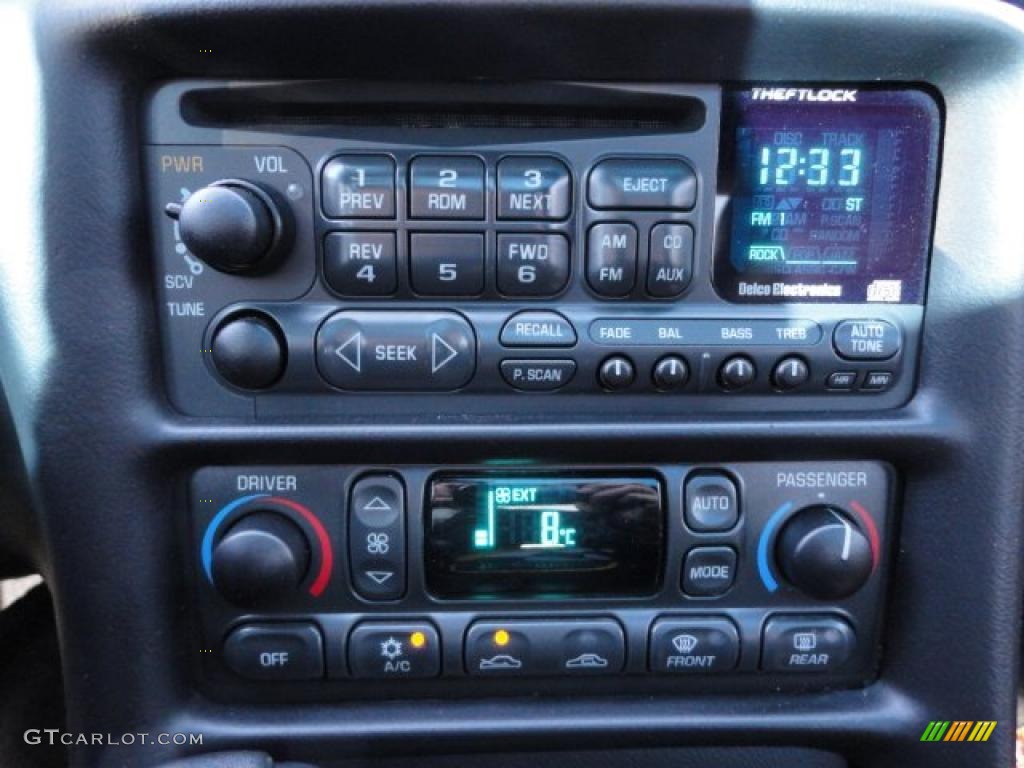 2003 Chevrolet Corvette Coupe Controls Photo #39361188