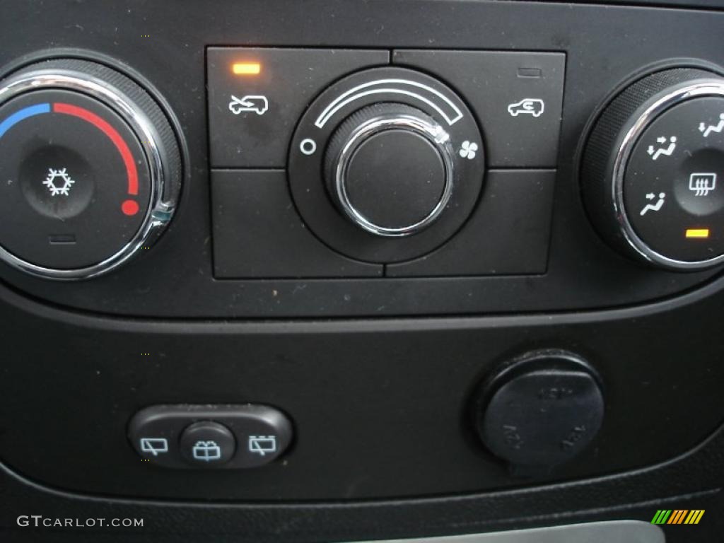 2007 Chevrolet HHR LT Controls Photo #39361832