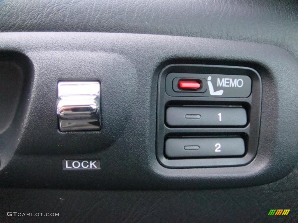 2001 Acura CL 3.2 Controls Photo #39362188