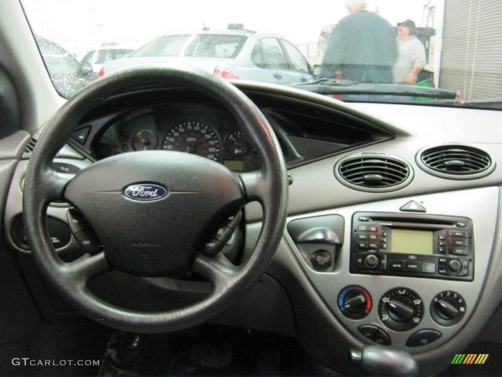 2004 Ford Focus ZTS Sedan Medium Graphite Dashboard Photo #39365392