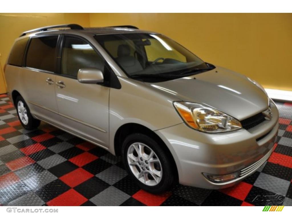 2005 Sienna XLE AWD - Desert Sand Mica / Taupe photo #1