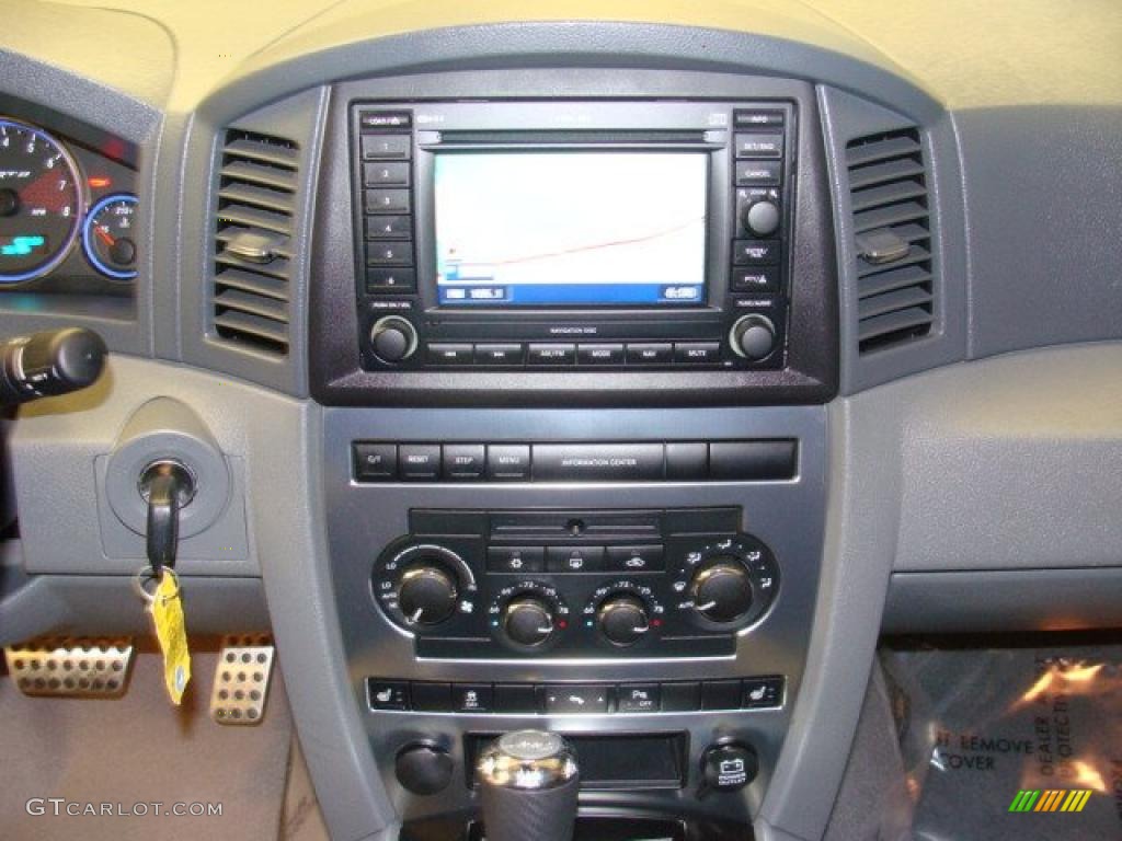2006 Jeep Grand Cherokee SRT8 Controls Photo #39371970