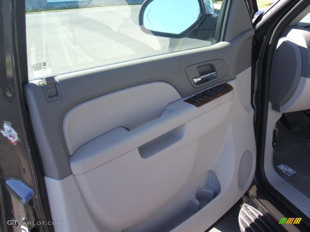 2011 Chevrolet Suburban LT 4x4 Light Titanium/Dark Titanium Door Panel Photo #39373266