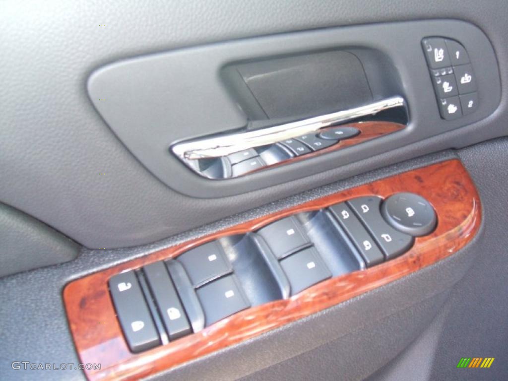 2011 Chevrolet Suburban LTZ Controls Photo #39373590