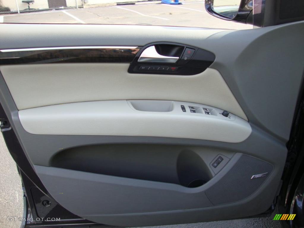 2007 Audi Q7 4.2 Premium quattro Limestone Grey Door Panel Photo #39373610