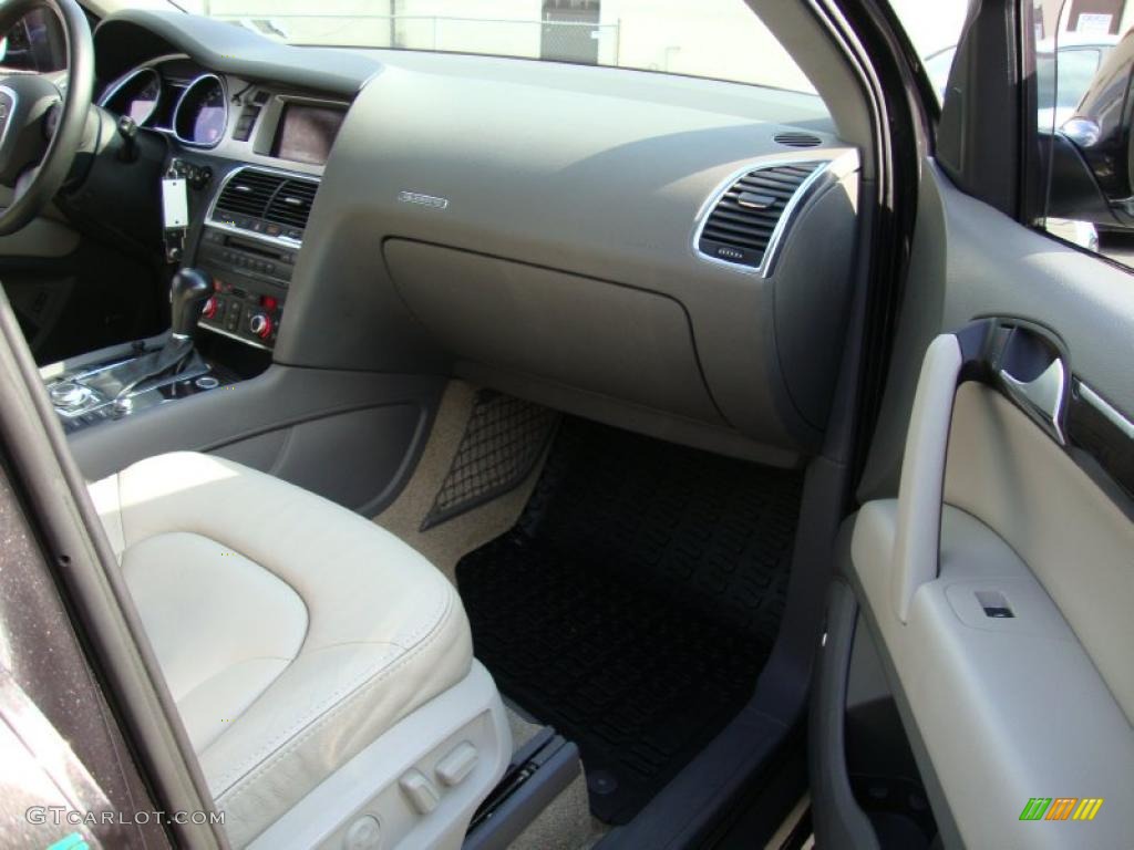 2007 Audi Q7 4.2 Premium quattro Limestone Grey Dashboard Photo #39373674