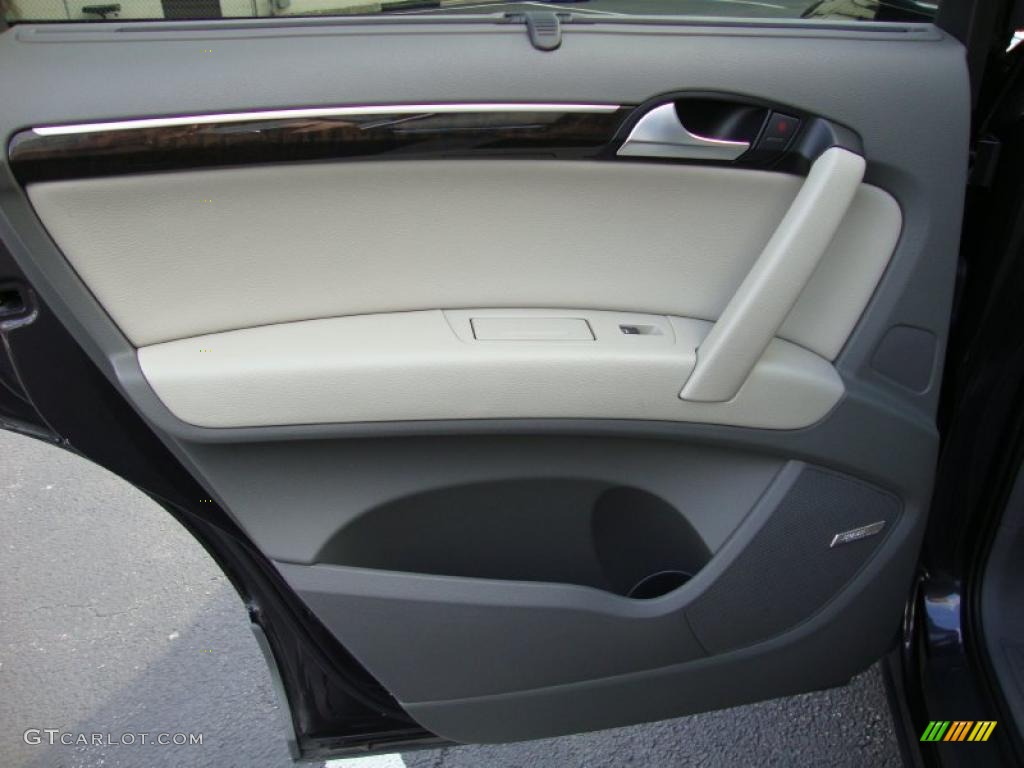 2007 Audi Q7 4.2 Premium quattro Limestone Grey Door Panel Photo #39373794