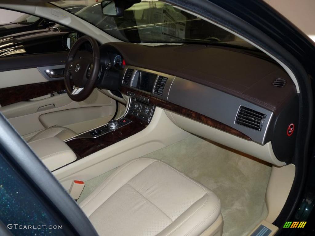 2010 Jaguar XF Premium Sport Sedan Barley Dashboard Photo #39374426