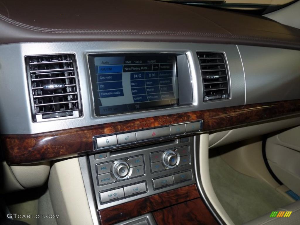 2010 Jaguar XF Premium Sport Sedan Controls Photo #39374562