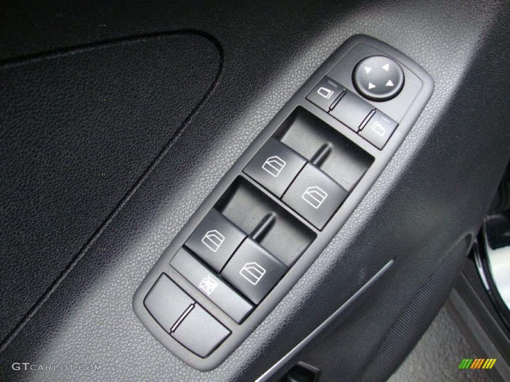 2007 Mercedes-Benz ML 320 CDI 4Matic Controls Photo #39375458