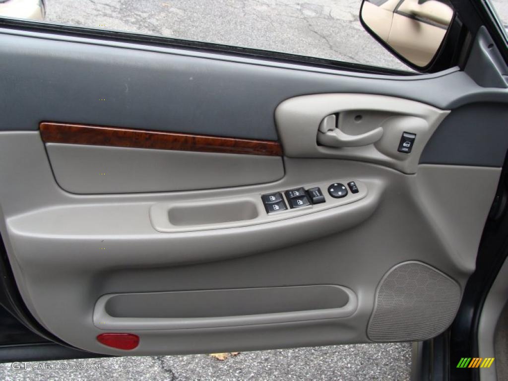 2003 Chevrolet Impala Standard Impala Model Medium Gray Door Panel Photo #39378182