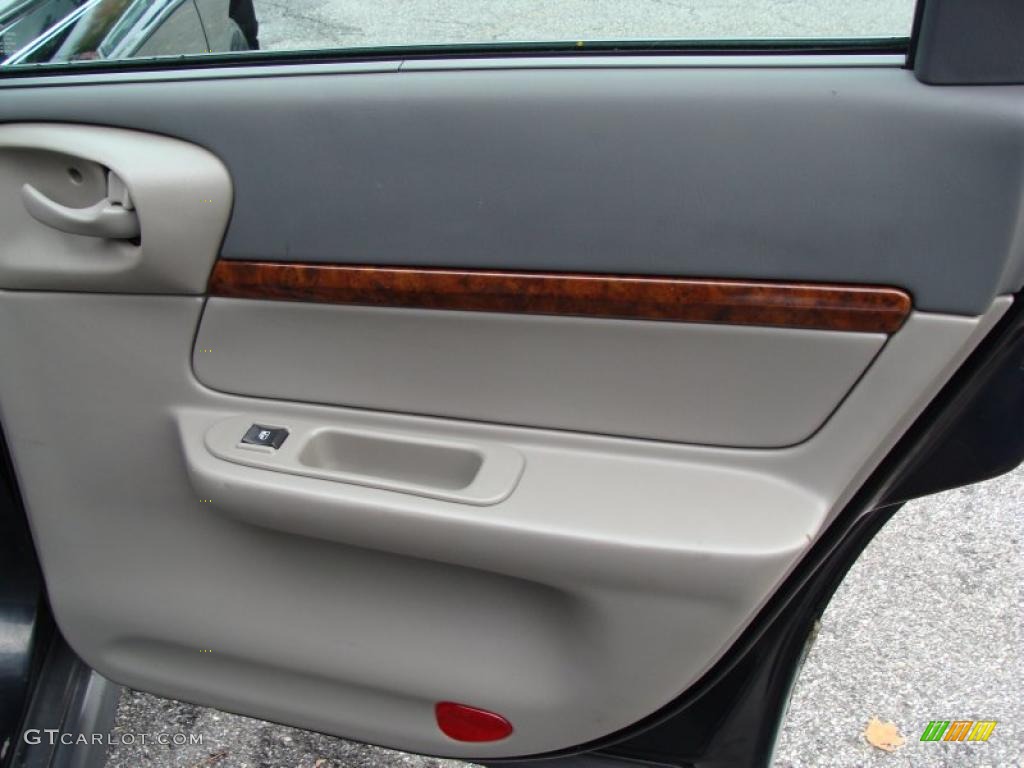 2003 Chevrolet Impala Standard Impala Model Medium Gray Door Panel Photo #39378302