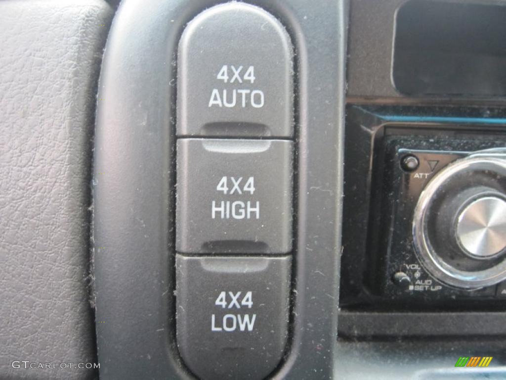 2002 Explorer XLS 4x4 - Black Clearcoat / Graphite photo #10