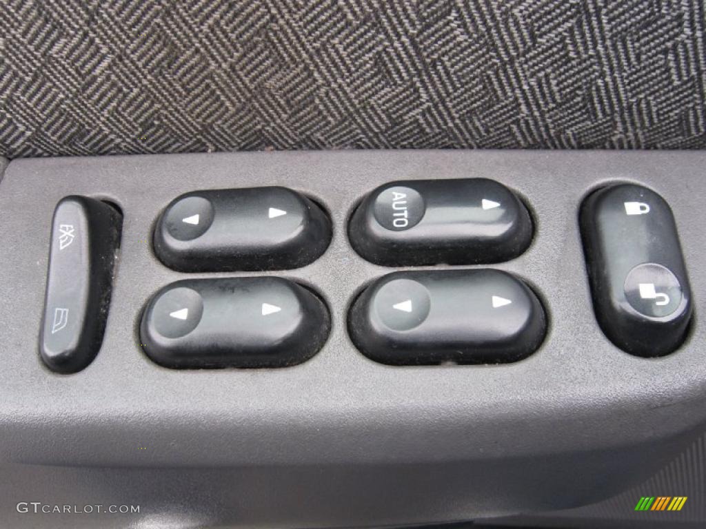 2002 Explorer XLS 4x4 - Black Clearcoat / Graphite photo #11