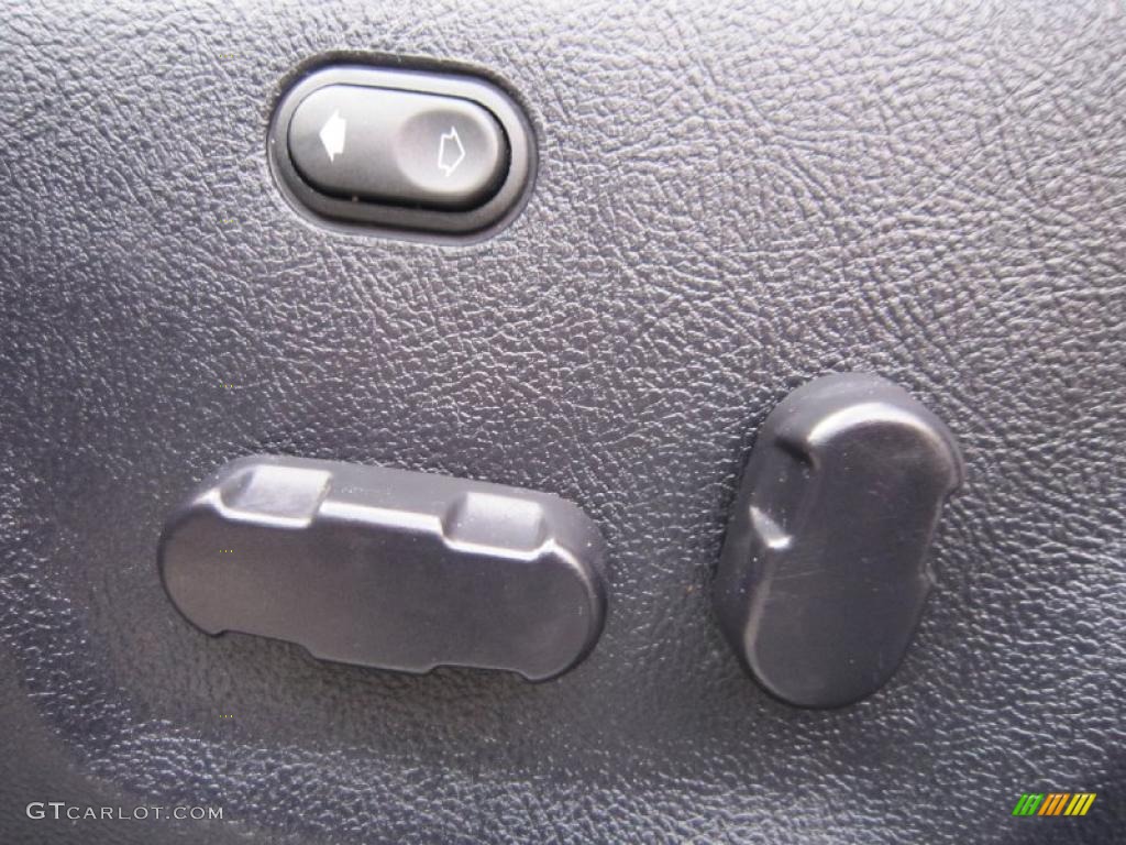 2003 Lincoln Navigator Luxury 4x4 Controls Photo #39384013