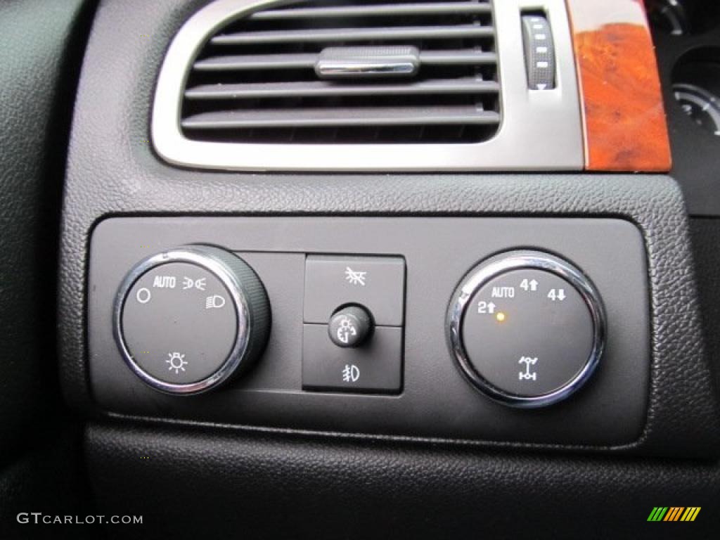 2007 Suburban 1500 LT 4x4 - Black / Ebony photo #15