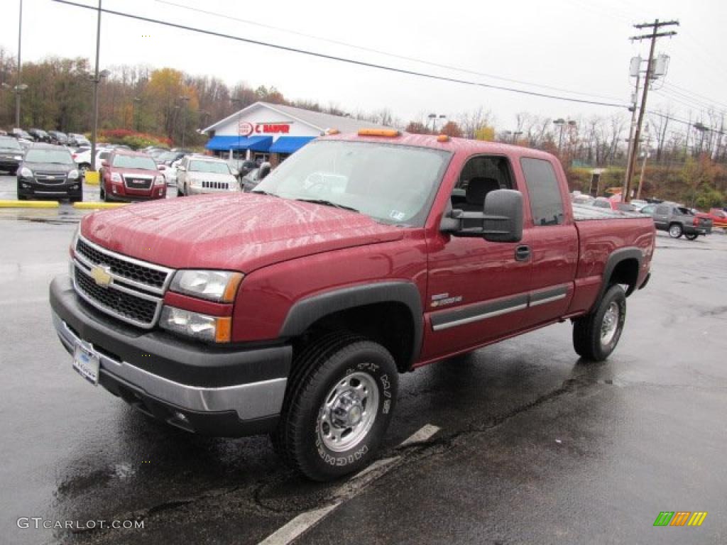 2006 Silverado 2500HD LT Extended Cab 4x4 - Sport Red Metallic / Medium Gray photo #5