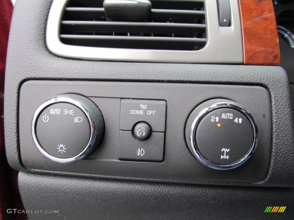 2010 GMC Yukon XL SLT 4x4 Controls Photo #39385253