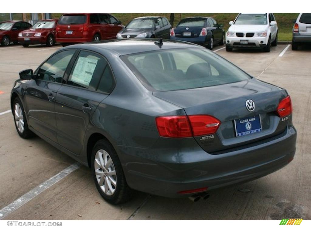 2011 Jetta SE Sedan - Platinum Gray Metallic / Titan Black photo #2