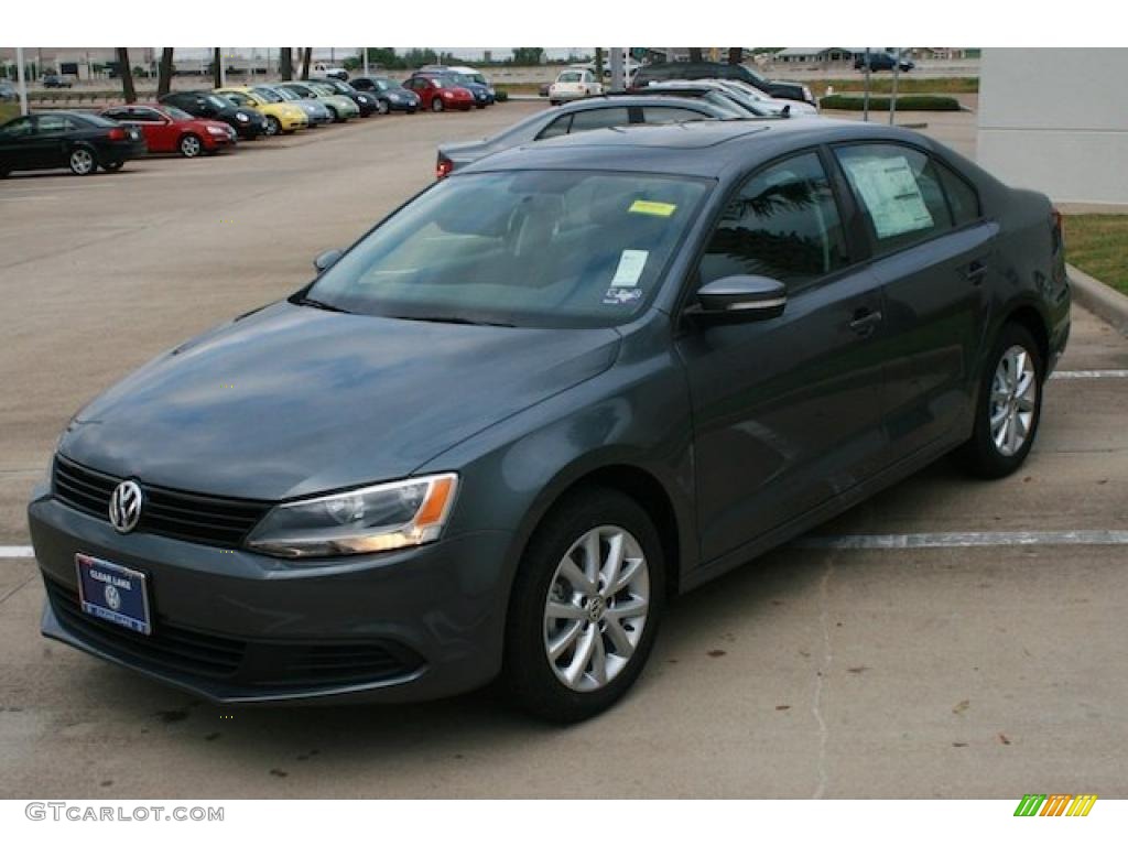 2011 Jetta SE Sedan - Platinum Gray Metallic / Titan Black photo #3